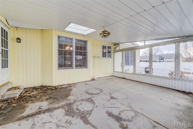 1021 N Duchesne Drive, St Charles, MO 63301