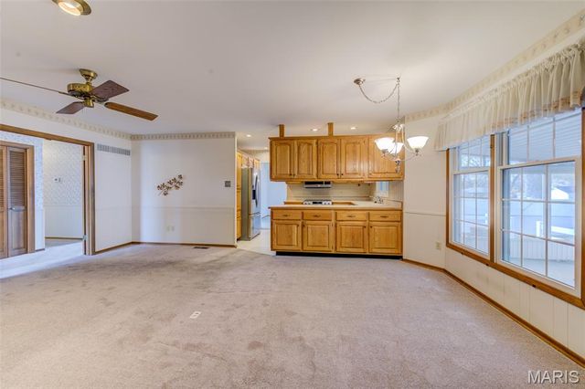 1021 N Duchesne Drive, St Charles, MO 63301