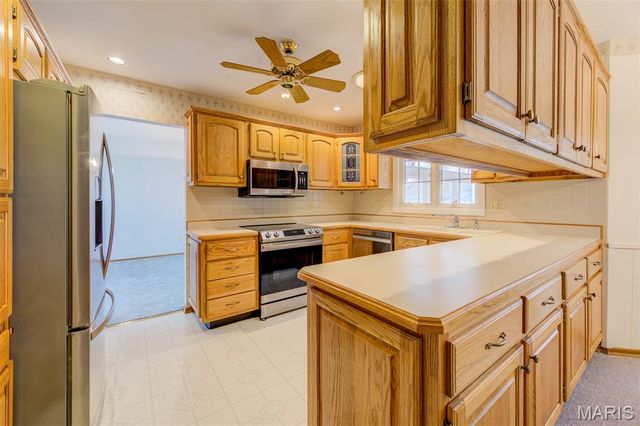 1021 N Duchesne Drive, St Charles, MO 63301