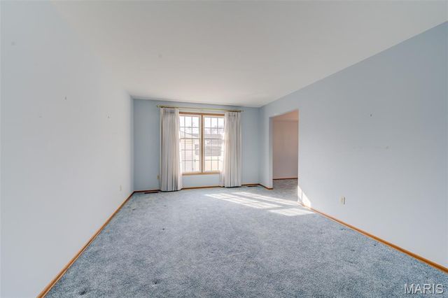 1021 N Duchesne Drive, St Charles, MO 63301