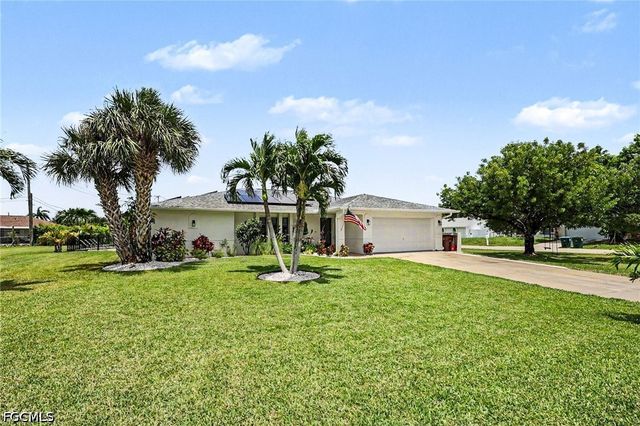 618 SE 11th PL, Cape Coral, FL 33990