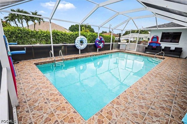 618 SE 11th PL, Cape Coral, FL 33990