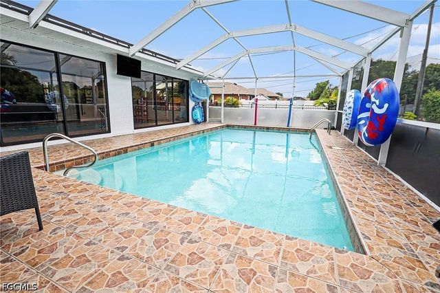 618 SE 11th PL, Cape Coral, FL 33990