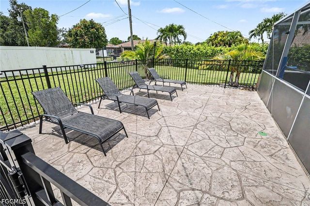 618 SE 11th PL, Cape Coral, FL 33990