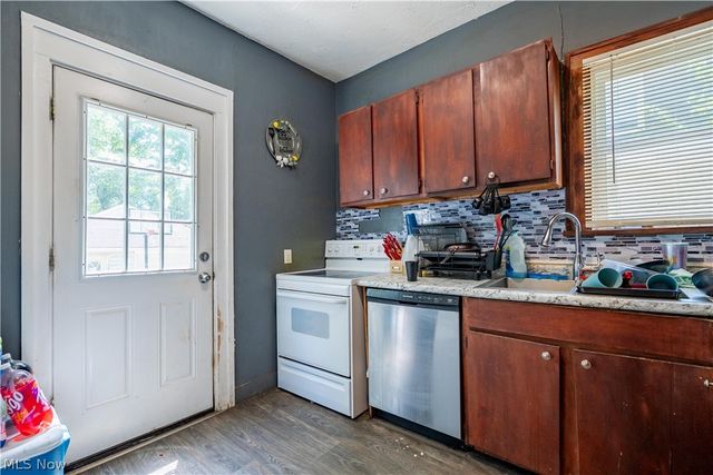 190 E Archwood Avenue, Akron, OH 44301