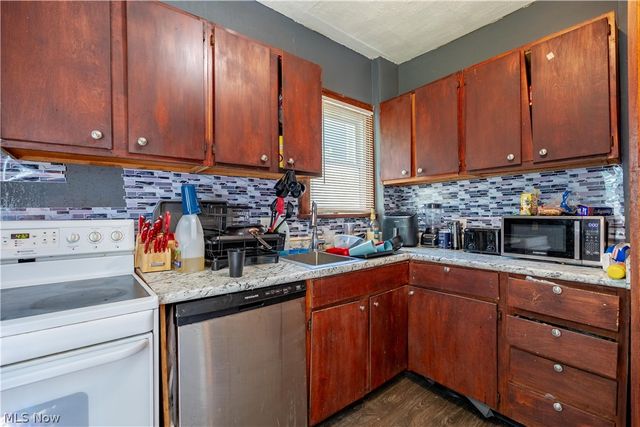 190 E Archwood Avenue, Akron, OH 44301