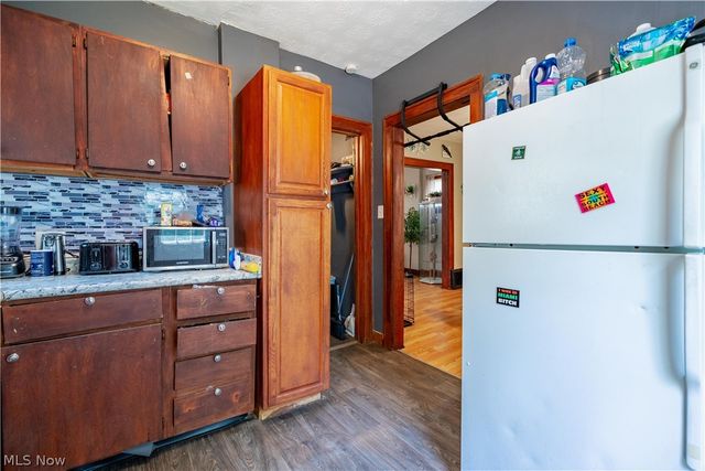 190 E Archwood Avenue, Akron, OH 44301