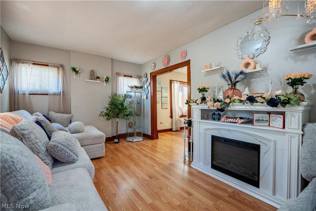 190 E Archwood Avenue, Akron, OH 44301