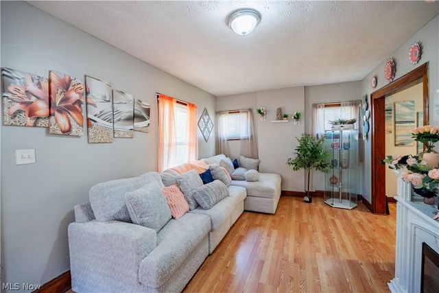 190 E Archwood Avenue, Akron, OH 44301
