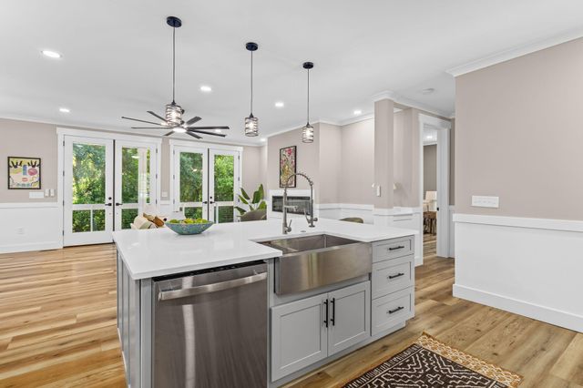 1216 Old Towne Road, Charleston, SC 29407