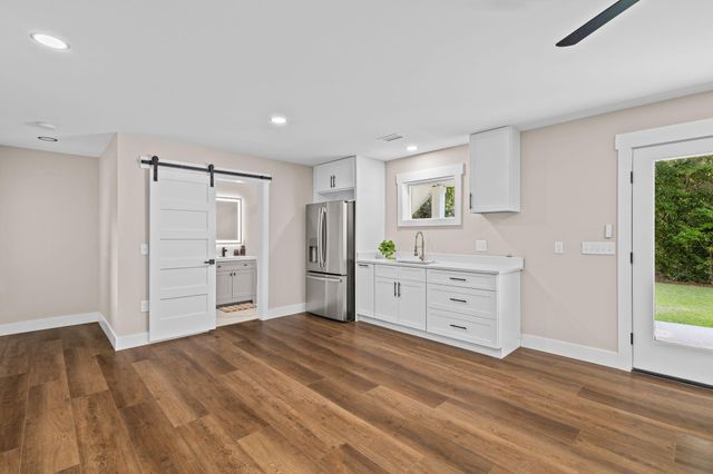 1216 Old Towne Road, Charleston, SC 29407