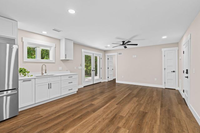 1216 Old Towne Road, Charleston, SC 29407
