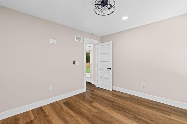 1216 Old Towne Road, Charleston, SC 29407