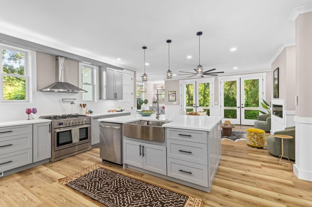 1216 Old Towne Road, Charleston, SC 29407