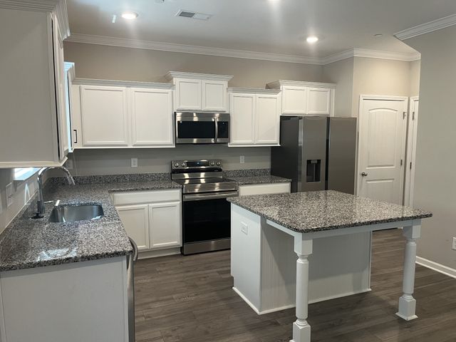 1055 Amber Hills Dr, Ashland City, TN 37015