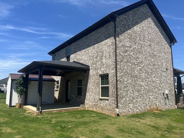 1055 Amber Hills Dr, Ashland City, TN 37015