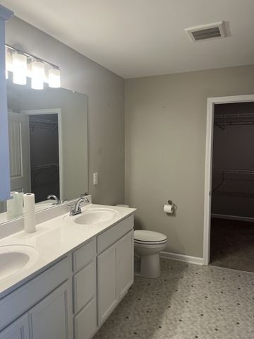 1055 Amber Hills Dr, Ashland City, TN 37015
