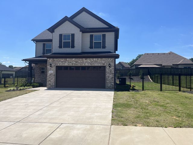 1055 Amber Hills Dr, Ashland City, TN 37015