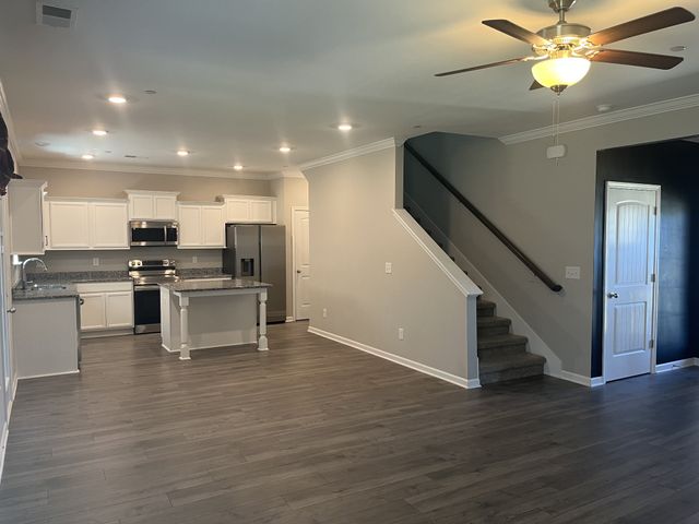 1055 Amber Hills Dr, Ashland City, TN 37015