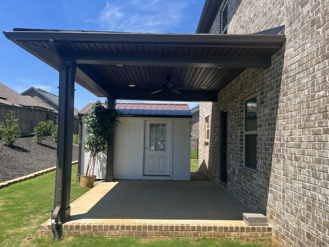 1055 Amber Hills Dr, Ashland City, TN 37015