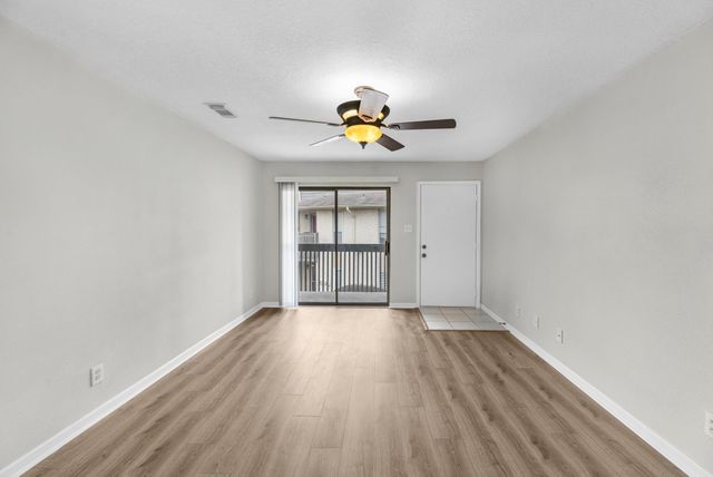 1900 Bay Area Boulevard 214, Houston, TX 77058