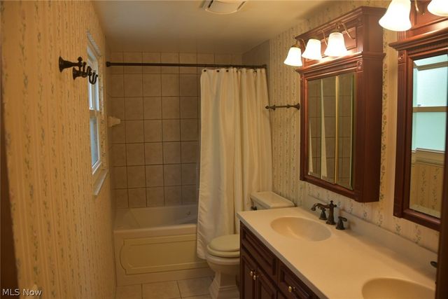 537 Howells Court, Eastlake, OH 44095