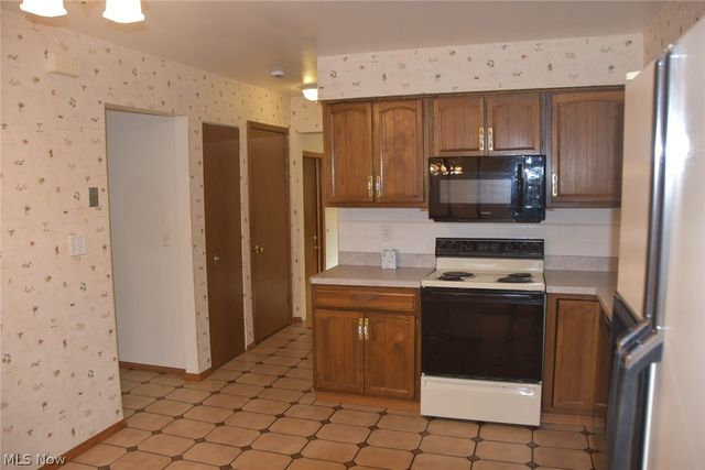 537 Howells Court, Eastlake, OH 44095