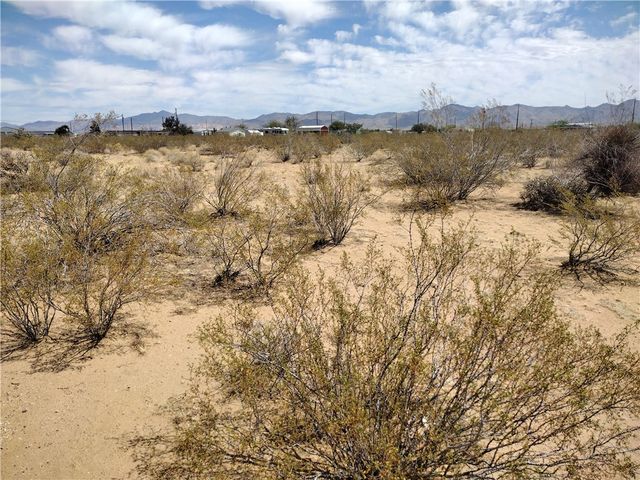 3456 N Lochiel Road, Golden Valley, AZ 86413