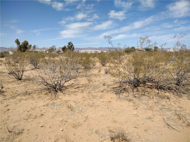 3456 N Lochiel Road, Golden Valley, AZ 86413