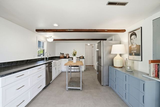 303 Beechwood St, Cohasset, MA 02025