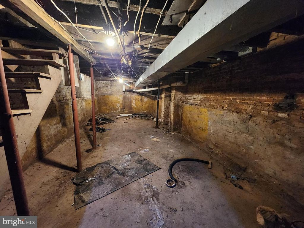 Image 15 of property listing at 1636 N WASHINGTON ST, Baltimore, MD 21213