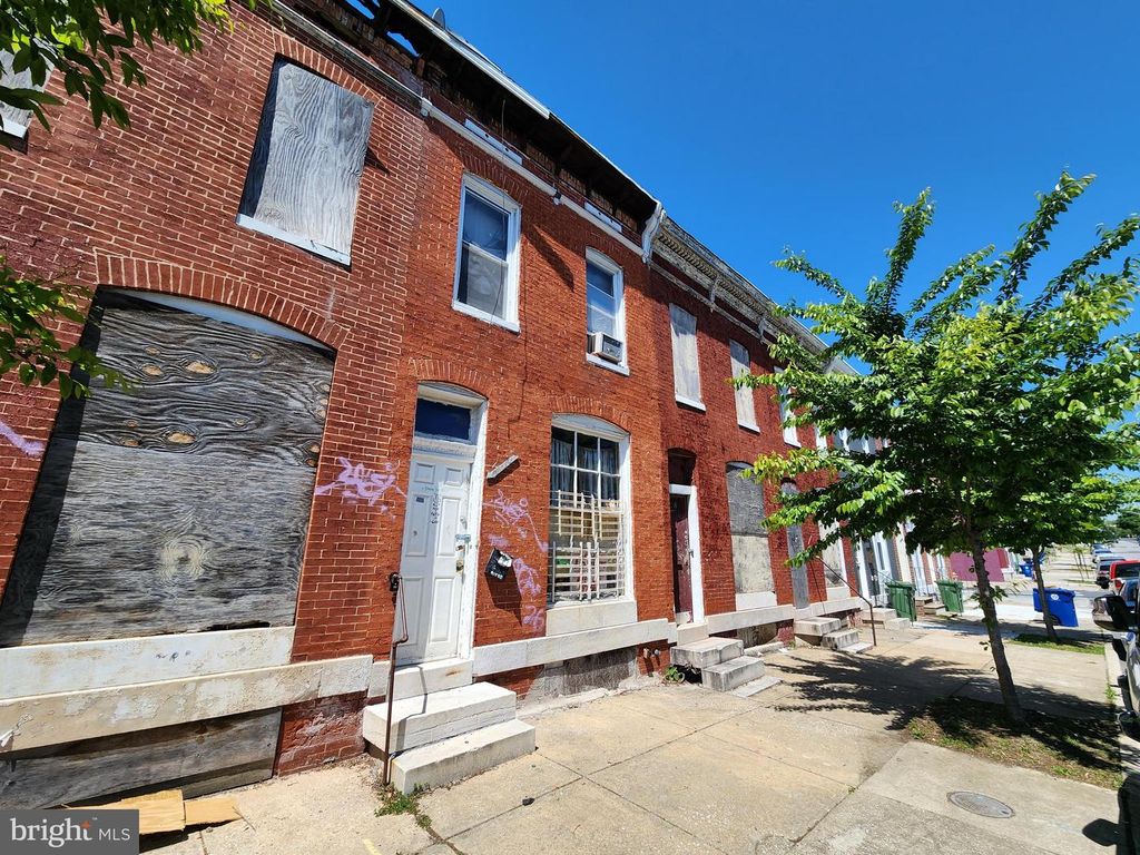 Image 2 of property listing at 1636 N WASHINGTON ST, Baltimore, MD 21213