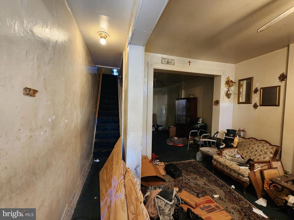 Image 3 of property listing at 1636 N WASHINGTON ST, Baltimore, MD 21213