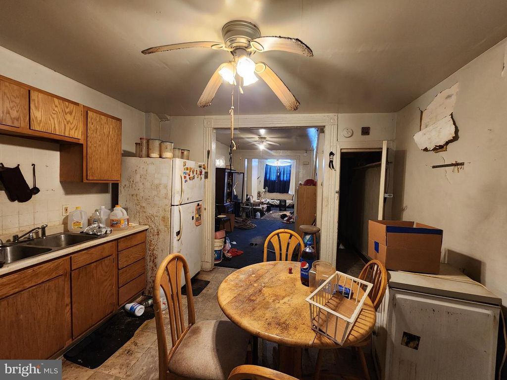 Image 9 of property listing at 1636 N WASHINGTON ST, Baltimore, MD 21213