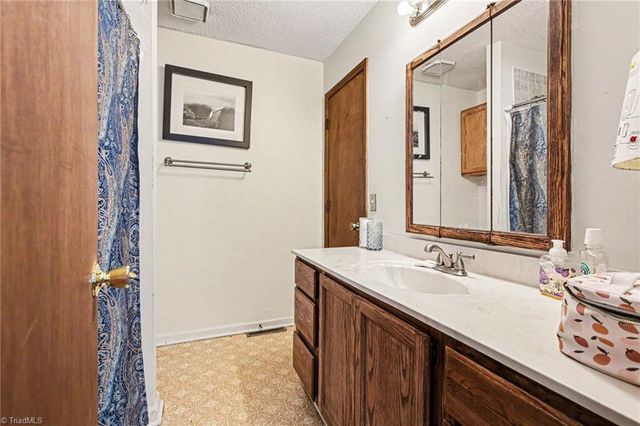305 Walkertown Guthrie Road, Winston-salem, NC 27101