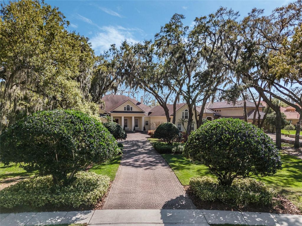 Image 4 of property listing at 10411 HART BRANCH CIRCLE, Orlando, FL 32832