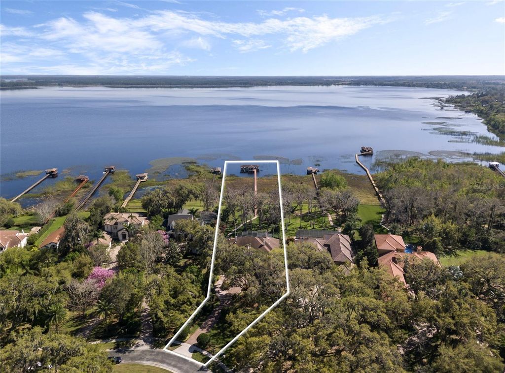 Image 6 of property listing at 10411 HART BRANCH CIRCLE, Orlando, FL 32832