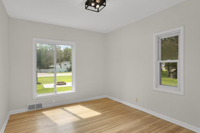 7372 Stillwater Boulevard N, Oakdale, MN 55128