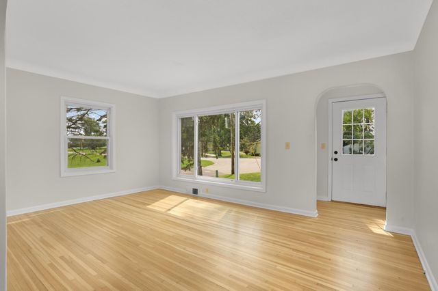 7372 Stillwater Boulevard N, Oakdale, MN 55128