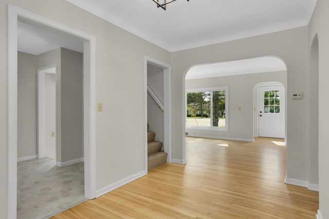 7372 Stillwater Boulevard N, Oakdale, MN 55128