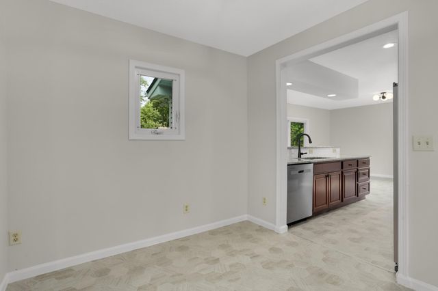 7372 Stillwater Boulevard N, Oakdale, MN 55128