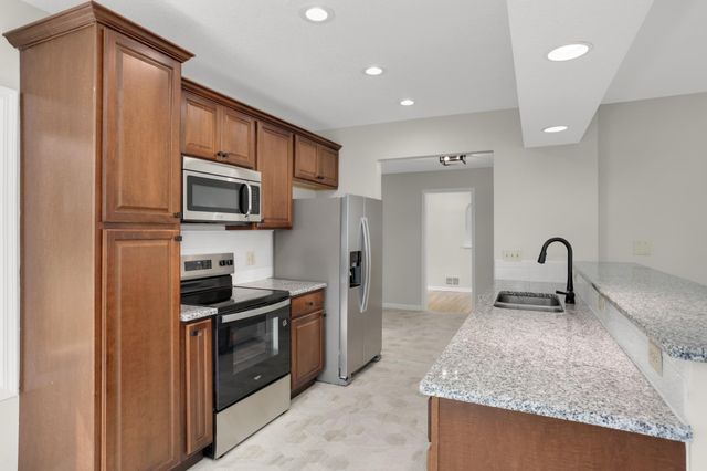7372 Stillwater Boulevard N, Oakdale, MN 55128