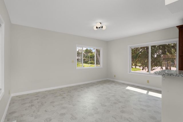 7372 Stillwater Boulevard N, Oakdale, MN 55128