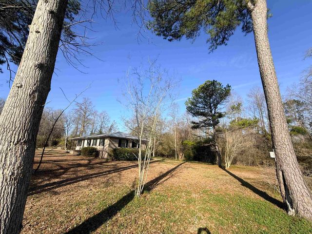 2336 Macedonia Dr., Loris, SC 29569