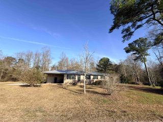 2336 Macedonia Dr., Loris, SC 29569