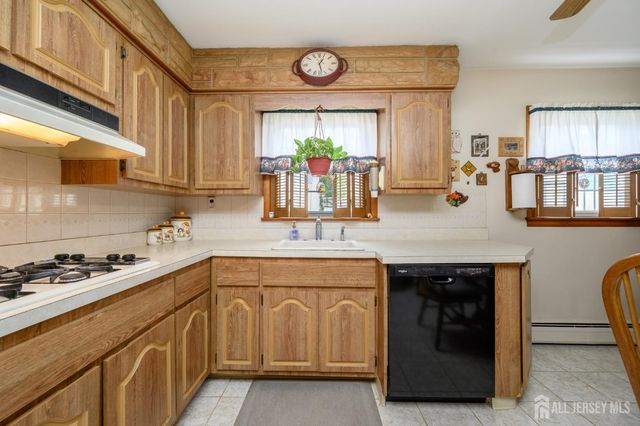 48 Wildwood Avenue, Fords, NJ 08863