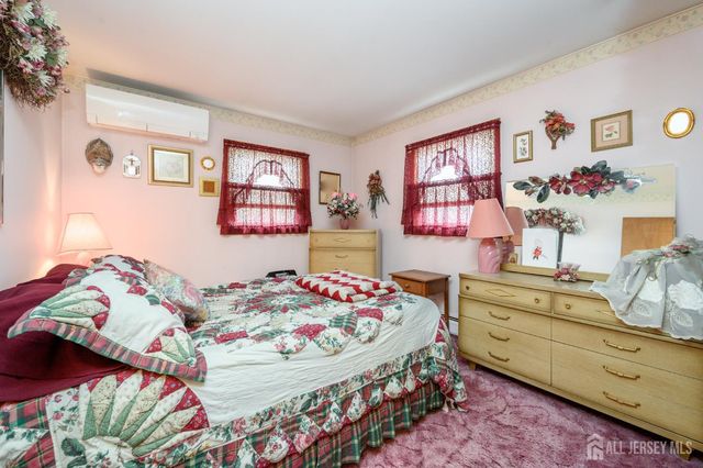 48 Wildwood Avenue, Fords, NJ 08863