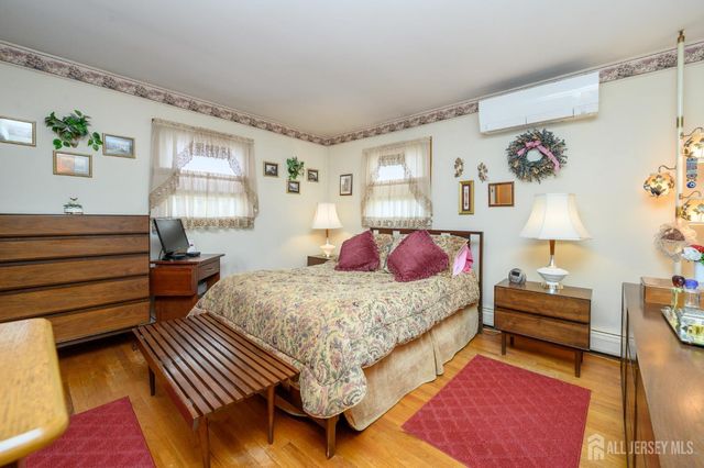 48 Wildwood Avenue, Fords, NJ 08863