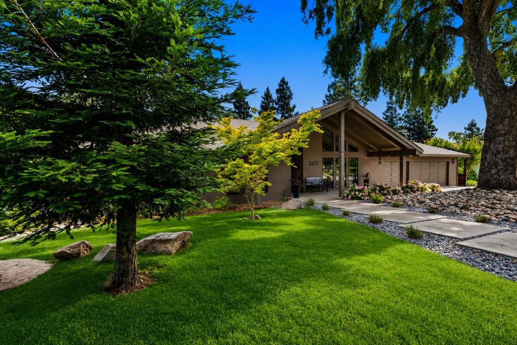 11401 Valley Oak Dr, Oakdale, CA 95361