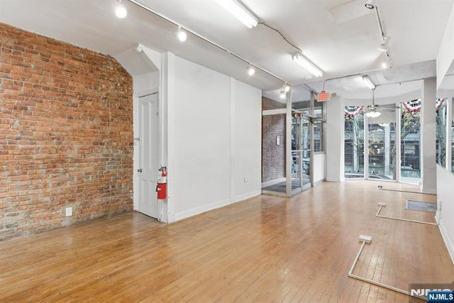 15 Warren Street, Newark, NJ 07102